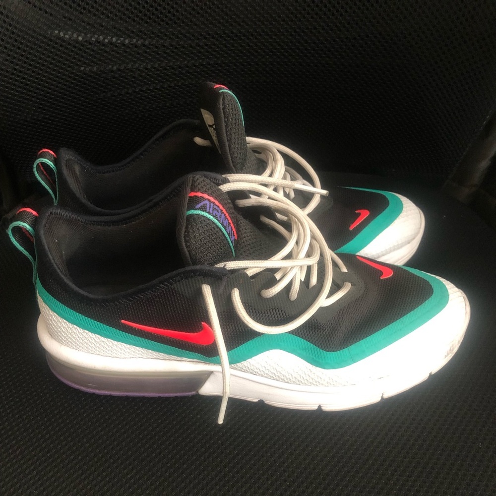 Air Max Sneakers: Boys 6.5